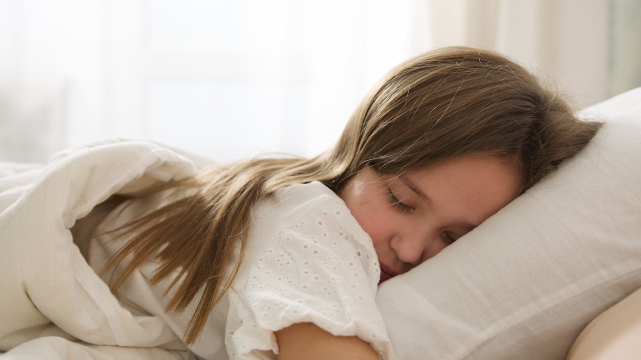 Sleeping Girl in berrytree Night. suit